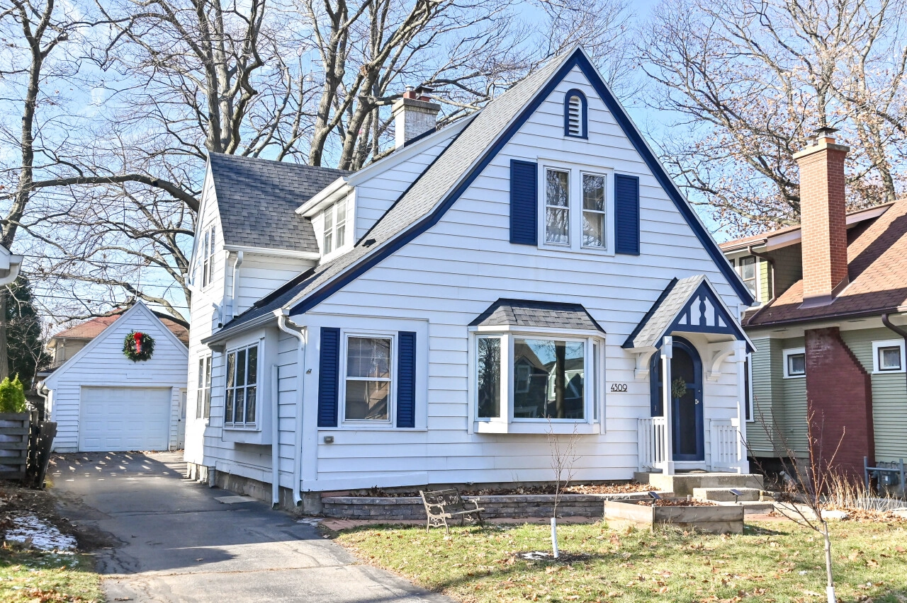 4309 N Woodburn  