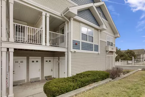 7972 N 107th #6, Milwaukee, WI 53224