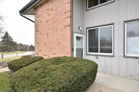 1432 Big Bnd #B, Waukesha, WI 53189