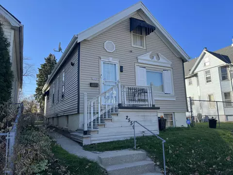 2559 N Holton, Milwaukee, WI 53212