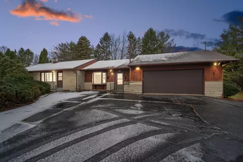 5465 S 18th, West Bend, WI 53095