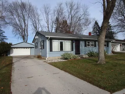 1216 Viebahn, Manitowoc, WI 54220