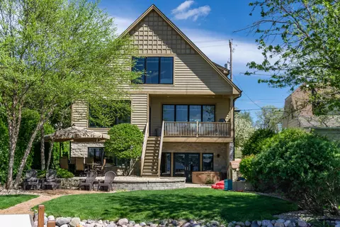 702 Kopmeier, Pewaukee, WI 53072