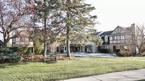 362 Willow Grv #B, Pewaukee, WI 53072