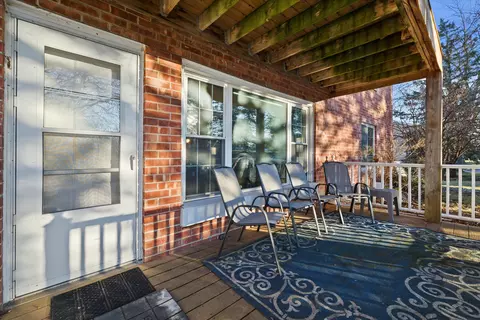 604 Laurel Lk #2, Thiensville, WI 53092