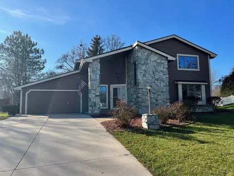 3954 S Victoria, New Berlin, WI 53151