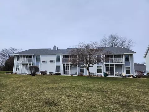 300 Foxwood #106, Waterford, WI 53185