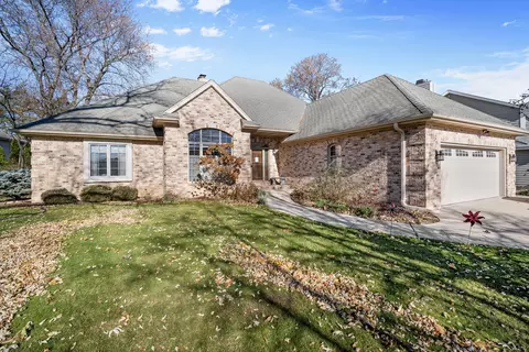 7424 W Pineberry, Franklin, WI 53132