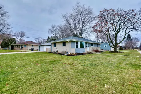 w144n8525 Macarthur, Menomonee Falls, WI 53051