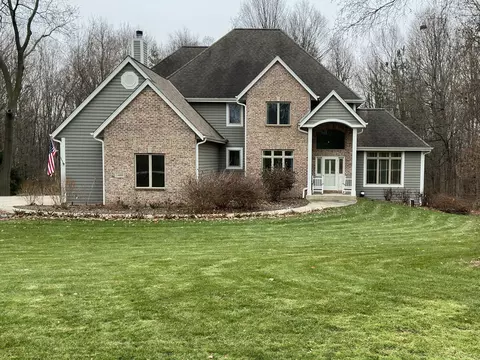 1460 Windy Knl, Hubertus, WI 53033