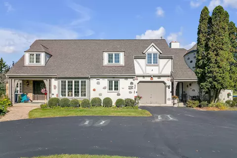 2707 W Cassel, Mequon, WI 53092