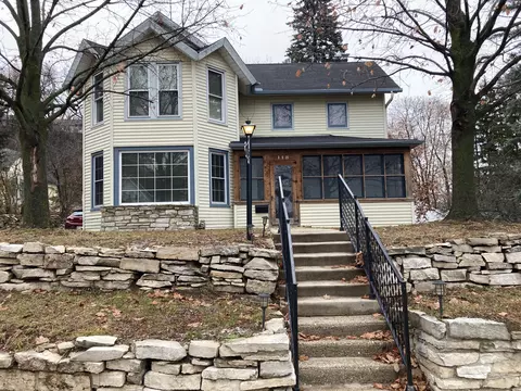 118 Hill, Hartland, WI 53029