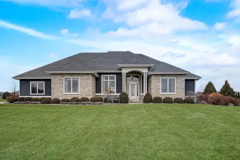 9740 Stonegate, Cedarburg, WI 53012