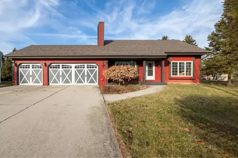 610 W Fairhurst, Saukville, WI 53080