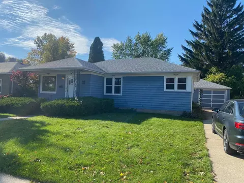 1620 W Lawn, Racine, WI 53405
