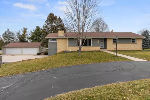 908 Armstrong, Howards Grove, WI 53083