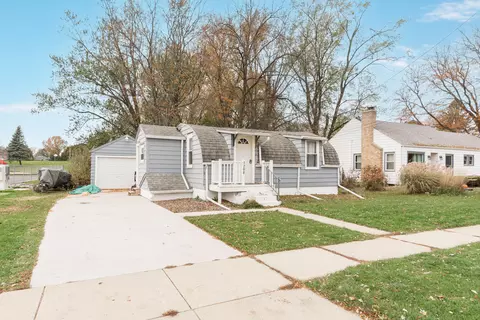 1208 Center, Watertown, WI 53098