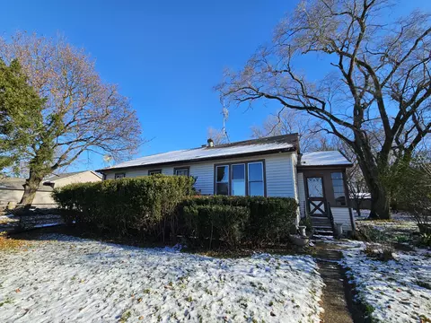 12135 2nd, Pleasant Prairie, WI 53158