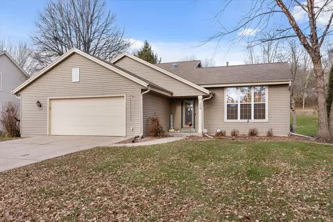 2608 Macarthur, Waukesha, WI 53188