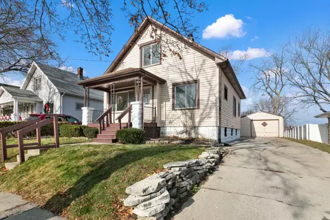 3714 E Lunham, Saint Francis, WI 53235