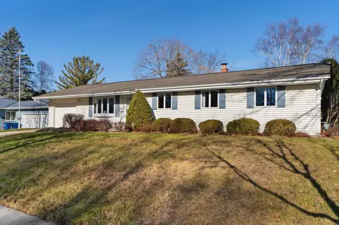 912 Woodland, Port Washington, WI 53074