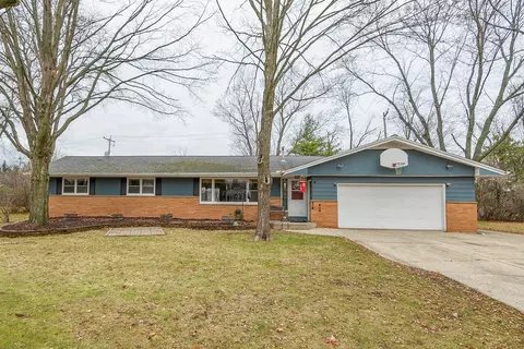 12034 N N Rdg, Hales Corners, WI 53130