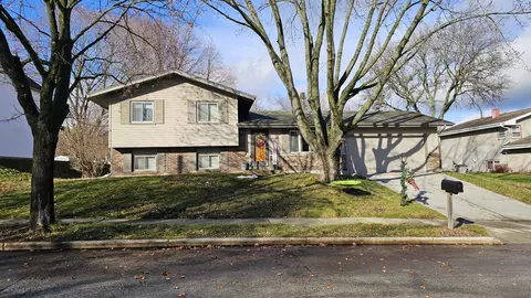 2726 Bristol, Waukesha, WI 53188