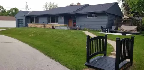 1099 W La Salle, Glendale, WI 53209