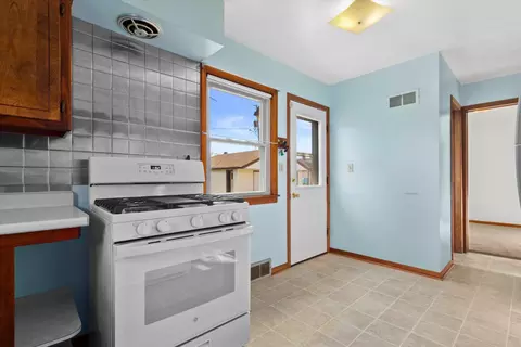 1637 Menomonee, South Milwaukee, WI 53172