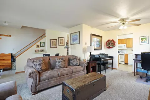 315 E Sunny Hl, Elkhorn, WI 53121
