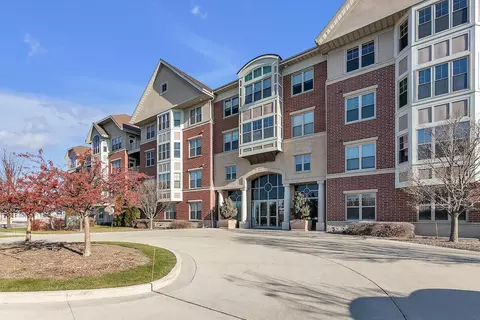 4120 S S Lk #268, Saint Francis, WI 53235