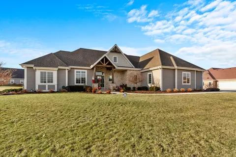 10881 N Highlander, Mequon, WI 53097