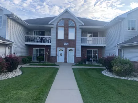 1282 Village Ctr #7, Somers, WI 53144
