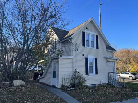 1402 S 12th, Manitowoc, WI 54220