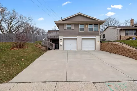 1720 Delafield, Waukesha, WI 53188