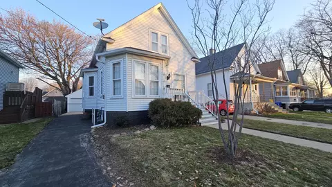 914 70th, Kenosha, WI 53143