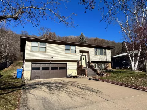 334 Pleasant Hl, Winona, MN 55987
