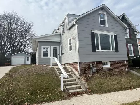 1222 S 14th, Manitowoc, WI 54220