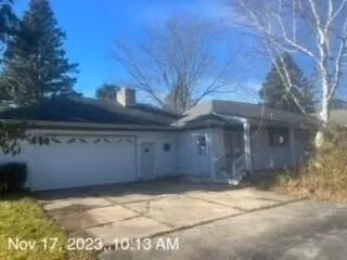 11605 N Hillside, Mequon, WI 53092