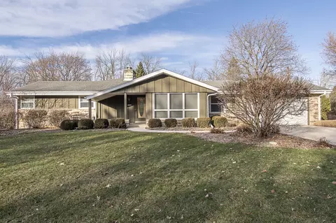 20280 Glenoaks, Brookfield, WI 53045
