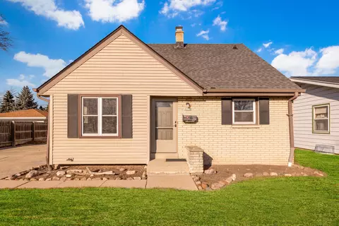 2238 W Edgerton, Milwaukee, WI 53221