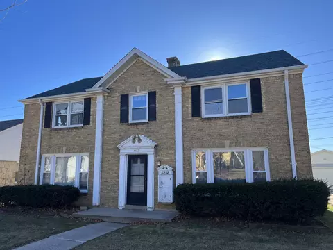8927 W Hawthorne, Milwaukee, WI 53226