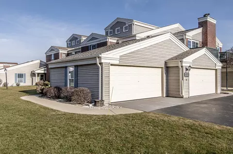 n16w26567 Tall Reeds #H, Pewaukee, WI 53072