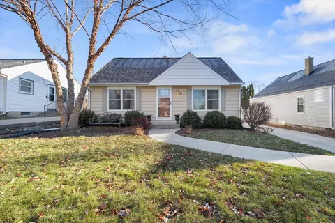 242 N 112th, Wauwatosa, WI 53226