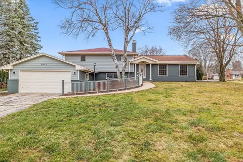 2427 W Club Vw, Glendale, WI 53209