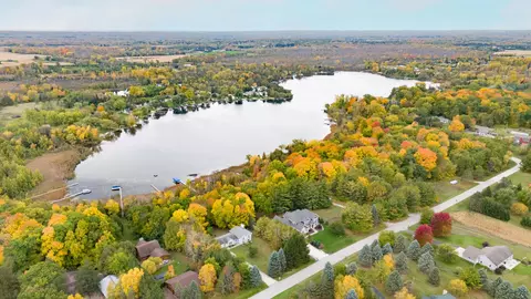 1231 Lakeview, West Bend, WI 53090