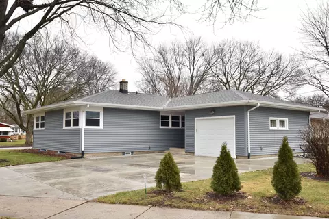 1333 Bluebird, Waukesha, WI 53188