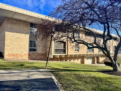 11910 W W Ml #25, Milwaukee, WI 53225