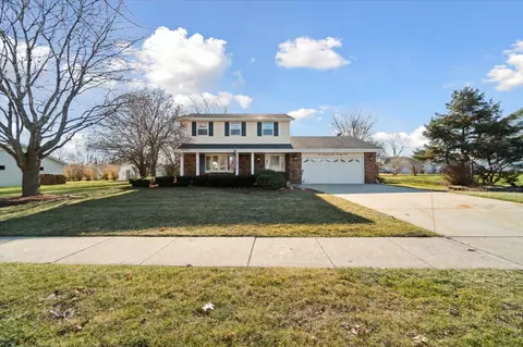 10525 W Robinwood, Franklin, WI 53132
