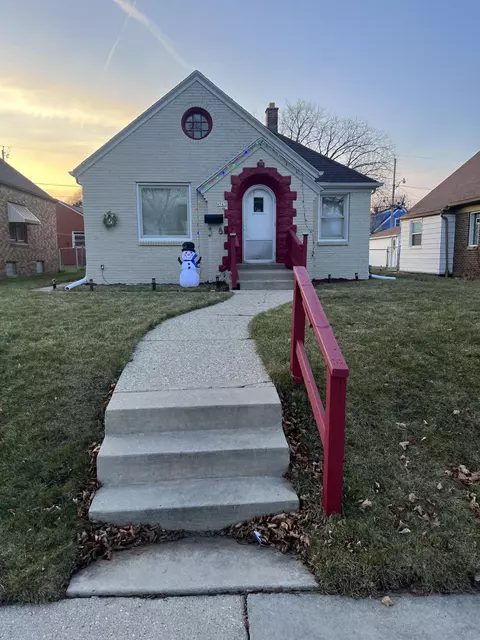 4943 N 24th, Milwaukee, WI 53209
